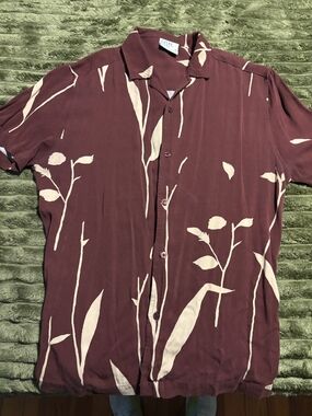 Renuar Maroon Short-Sleeve Button-Up Shirt with Cream Botanical Print